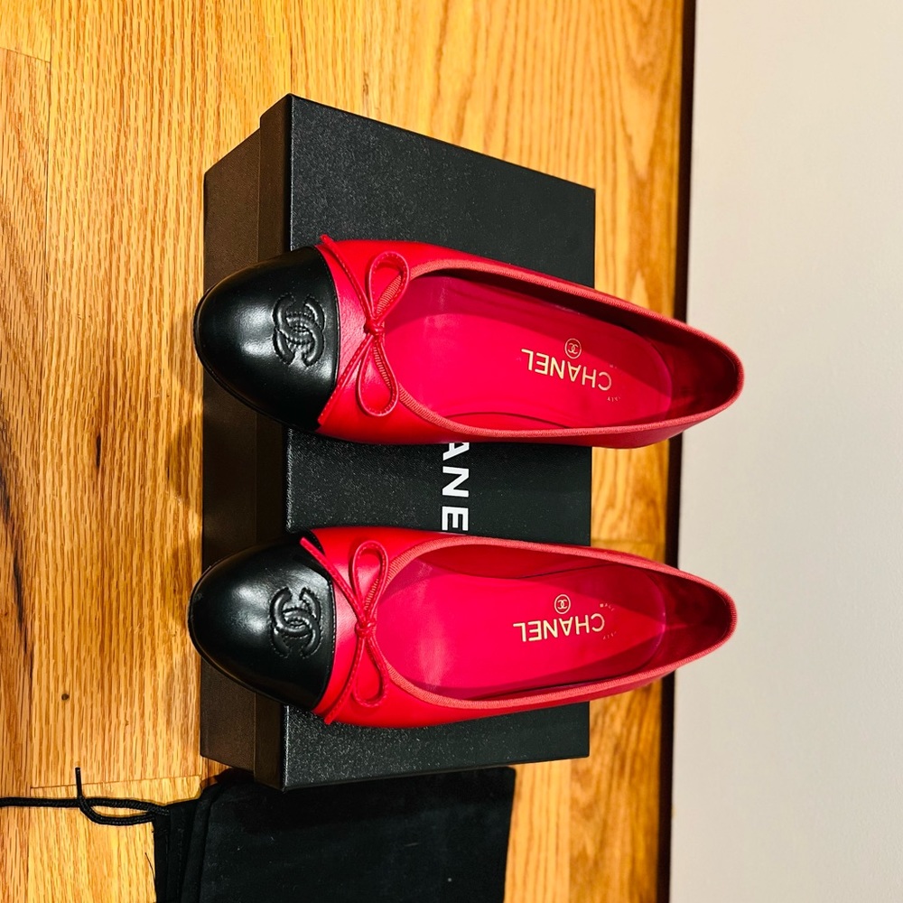 Chanel ballet flats in dark pink and black lambskin size 39